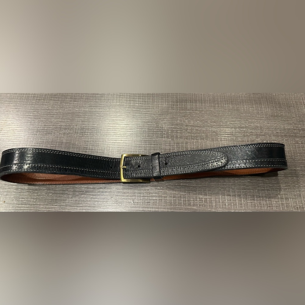Men’s Cole Hann 100% leather black belt. Super nice size 40.